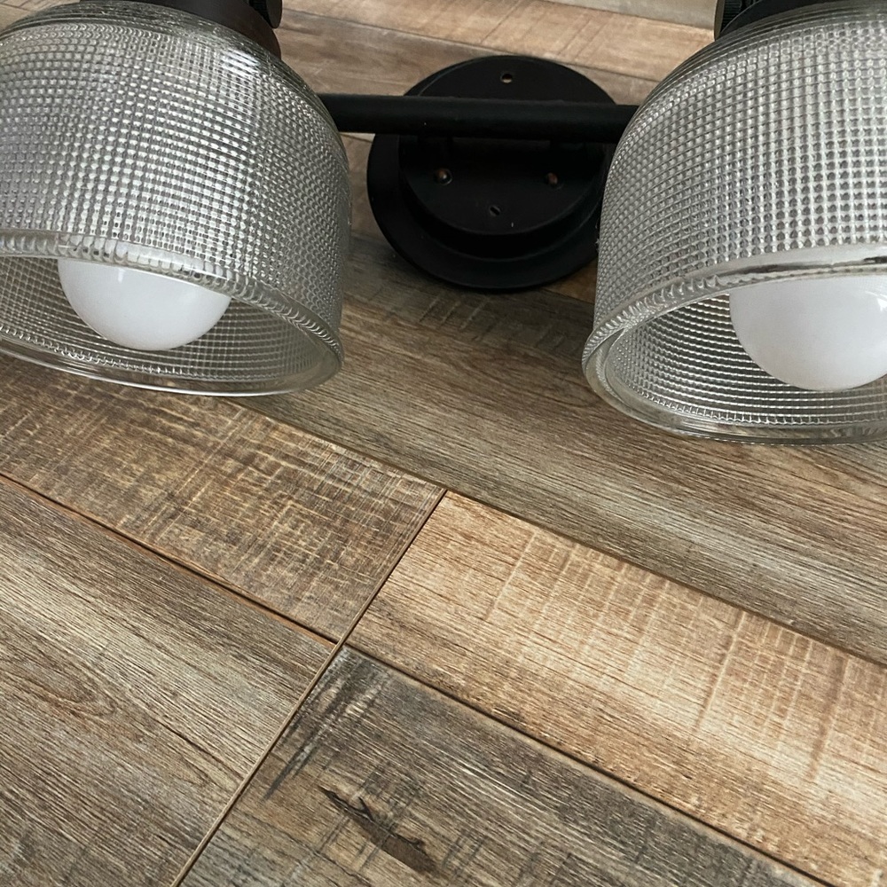 Light Fixture - Picture 3 of 4